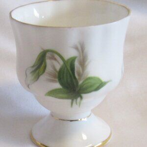 Royal Albert Trillium Egg Cup, English Bone China, Made in England    J112